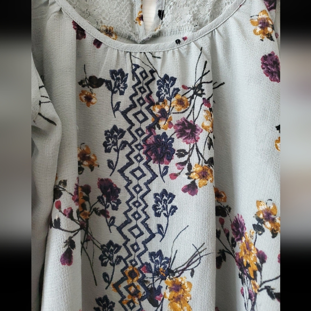 Open Shoulder Top - Picture 4 of 4